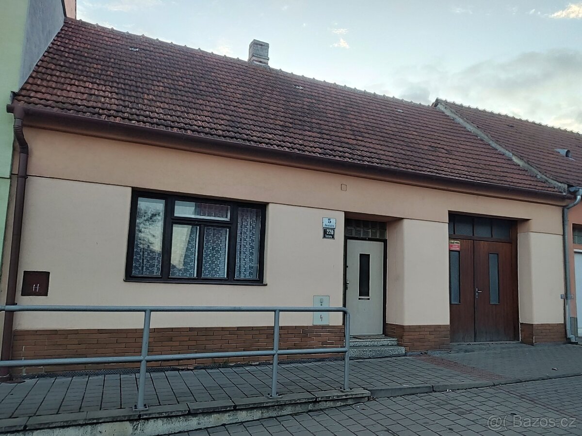 Prodej rodinného domu v centru Tuřan, ideální k rekonstrukci