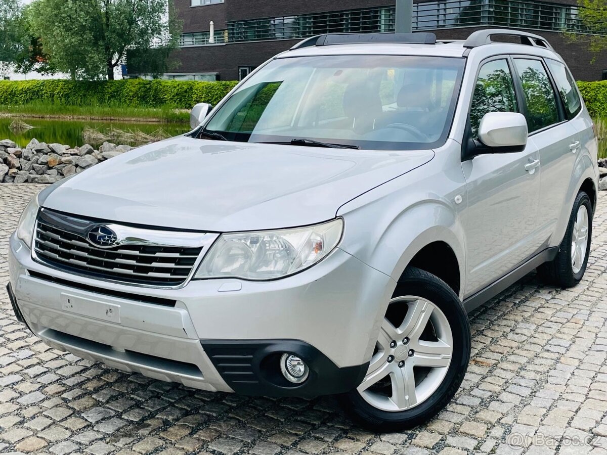 Subaru Forester 2.5i 4x4 AUT VÝHŘEV TAŽNÉ 30 JAHRE COMFORT