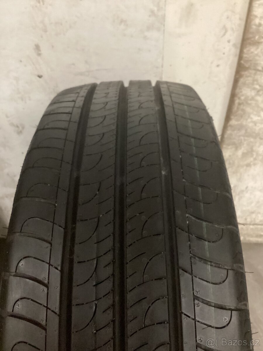 Letní pneumatiky 215/60/17 C 109/107 H Goodyear