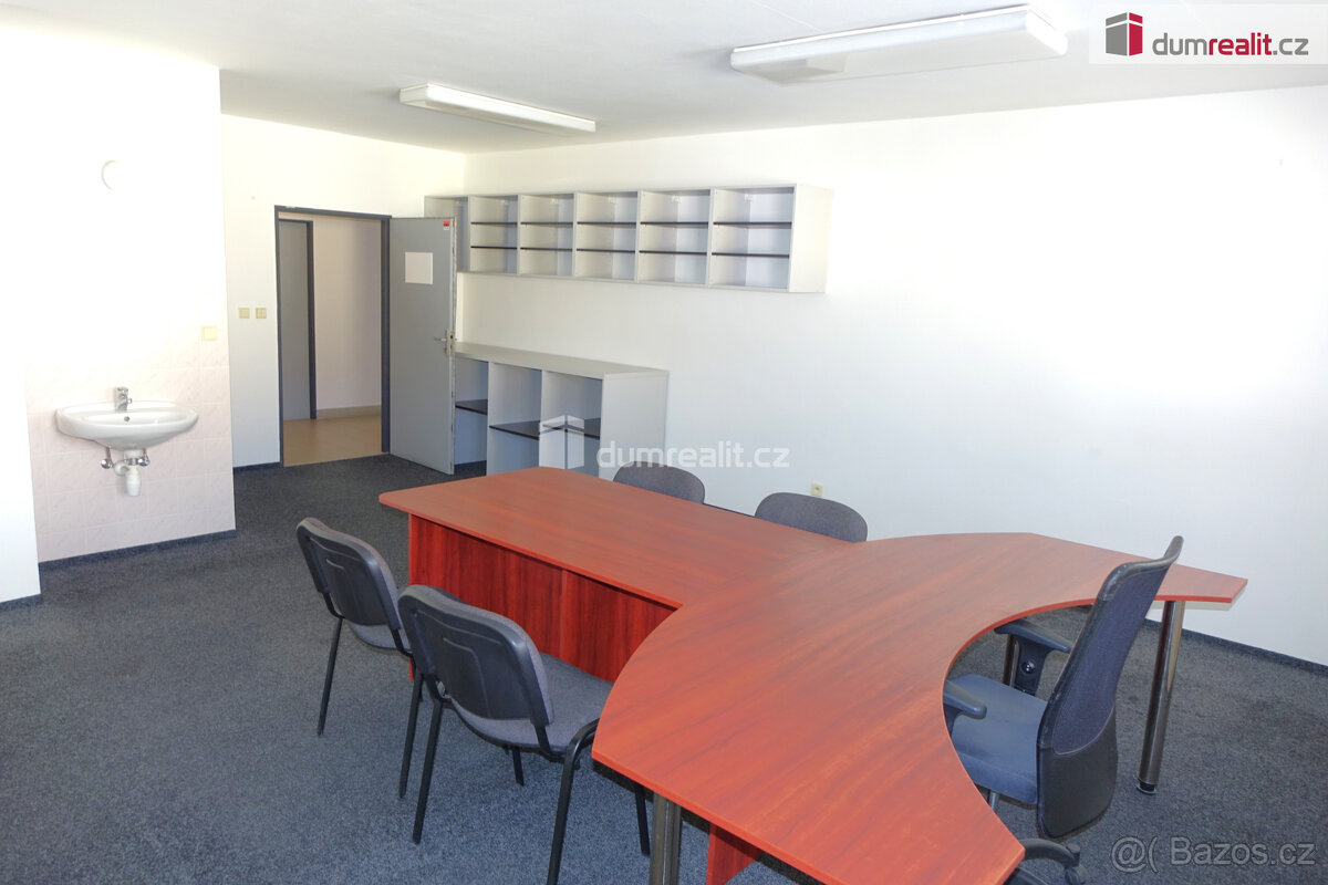 Pronájem komerčního prostoru / kanceláře 34 m2, Benešov