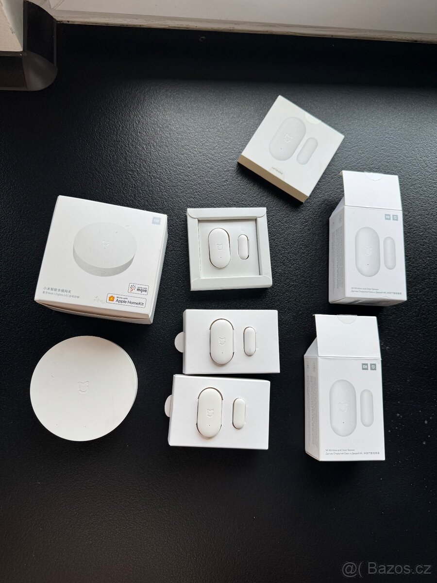 Xiaomi Gateway a 3x senzor dveří a oken