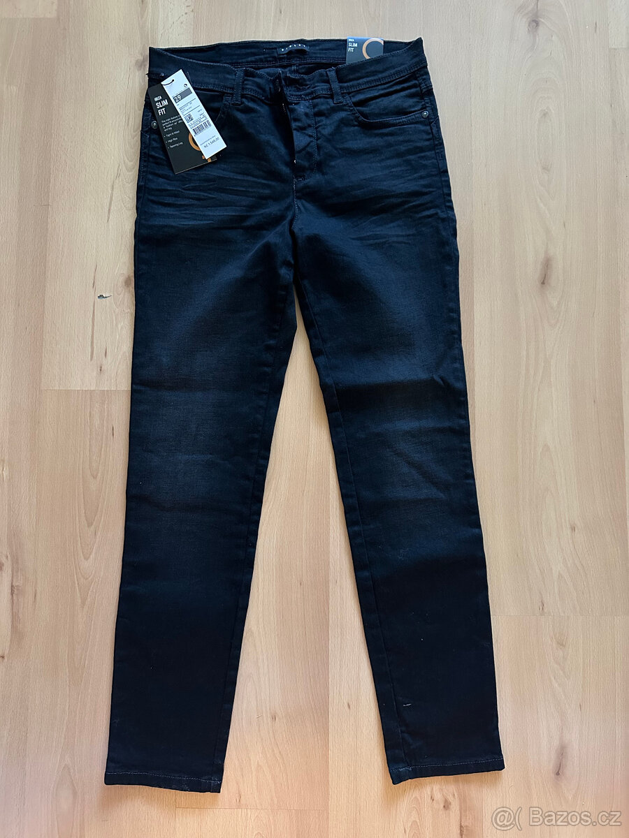 nové značkové černé rifle Sisley vel. 42 Slim fit.