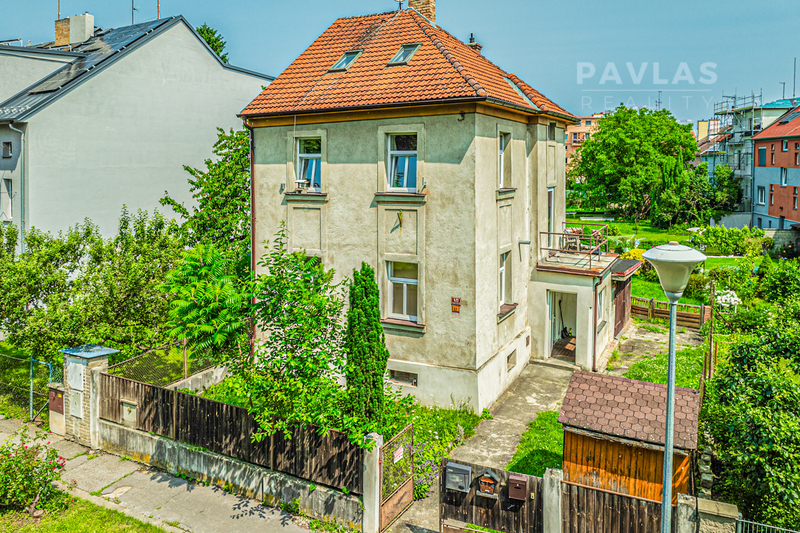 Bytová jednotka 3+1 o 100m2 + garáž + vlastní zahrada na Vrc