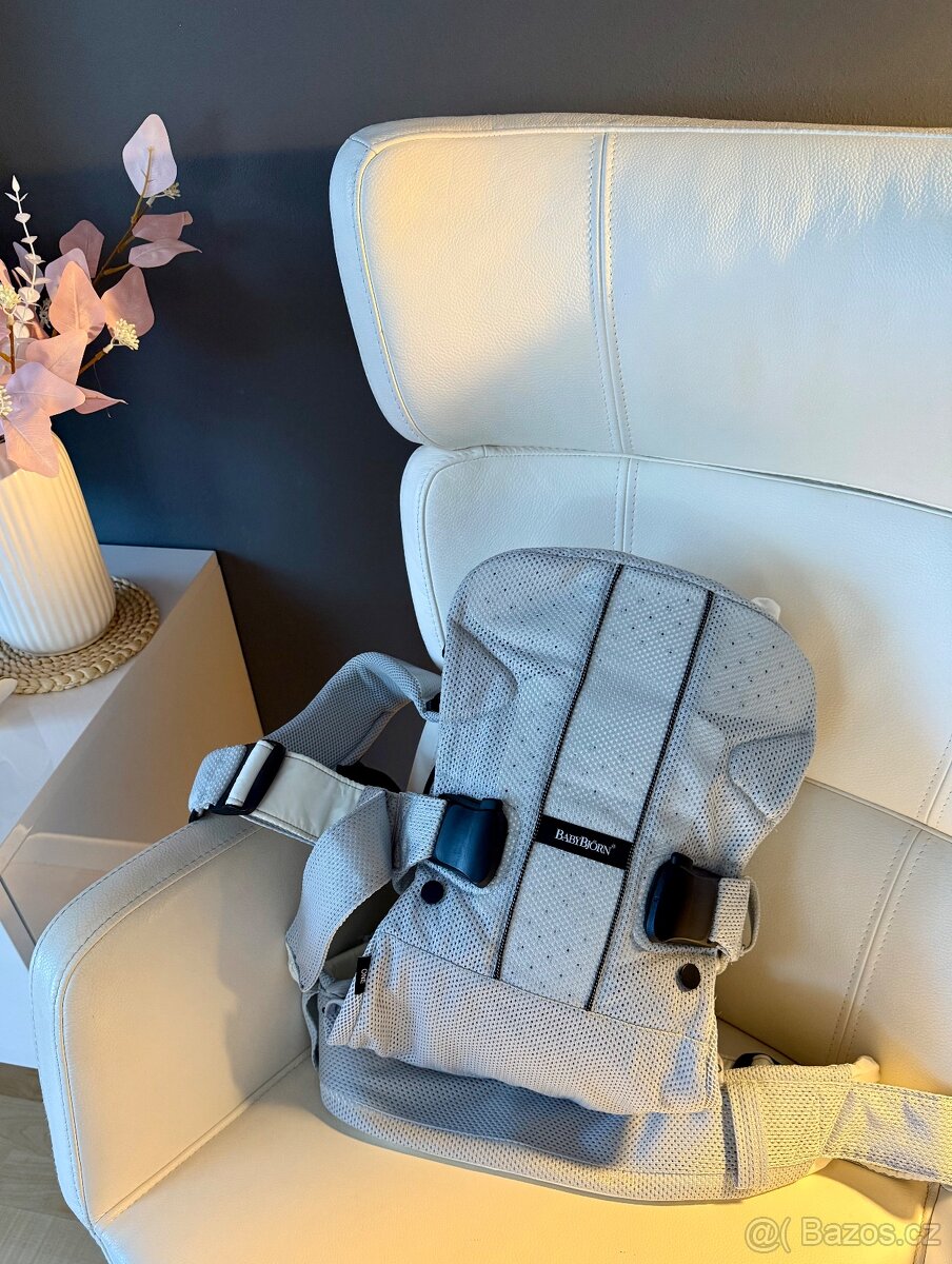 Baby Björn Ergonomické nosítko ONE Silver