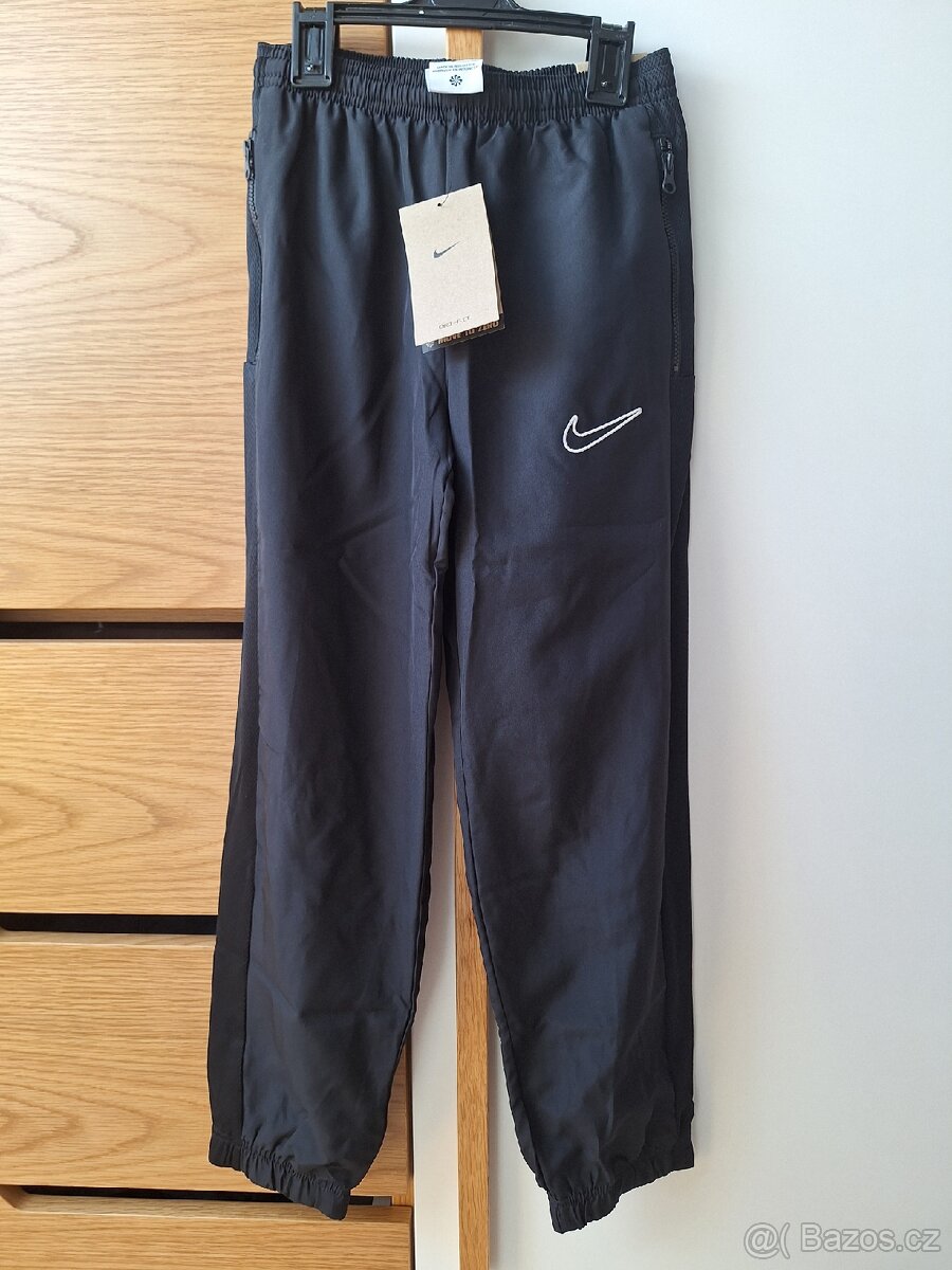 Šusťaky Nike nové vel. 128
