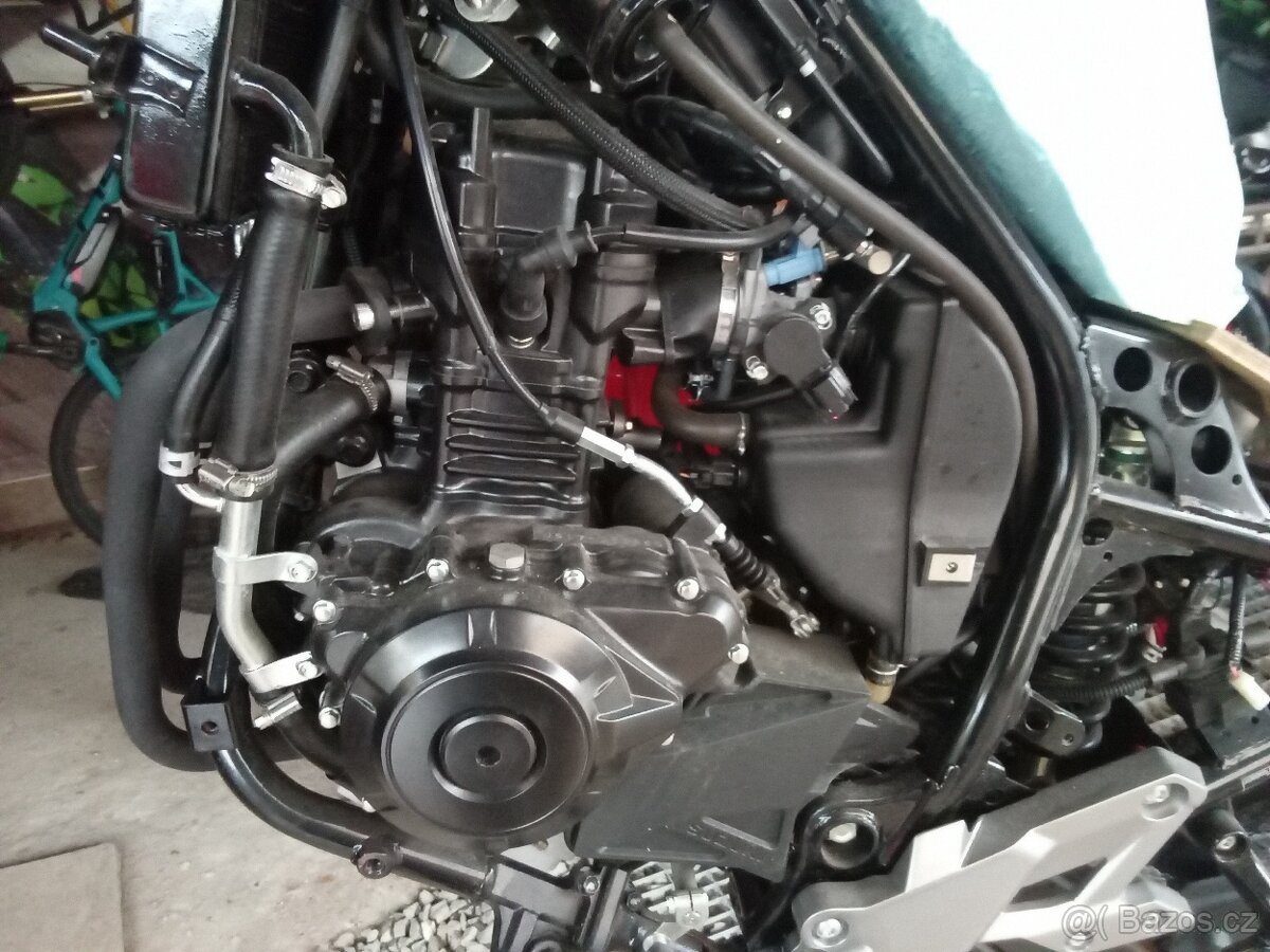 Suzuki DL 250 V-Strom na díly