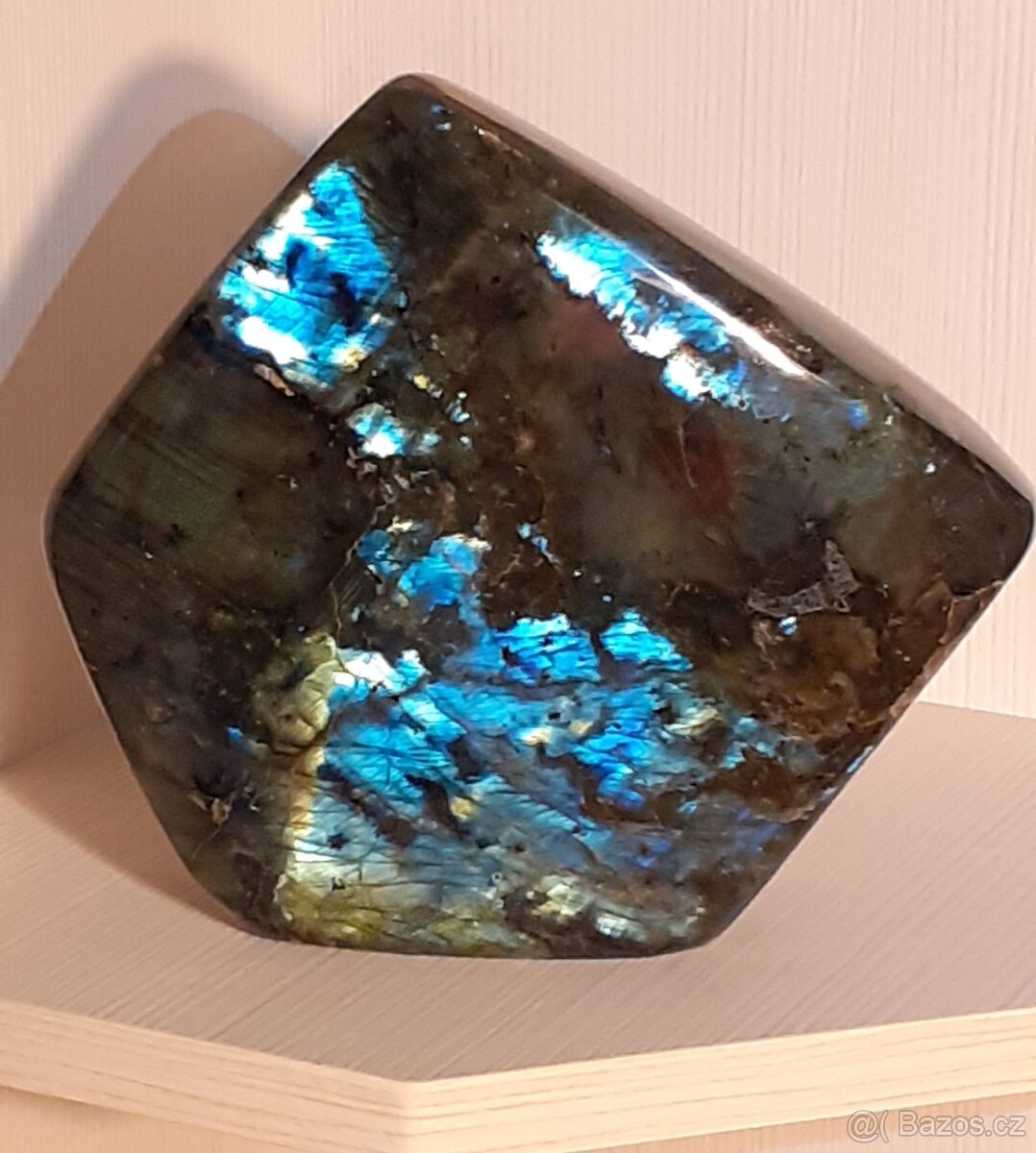 Krásný dekorační labradorit free form cca. 4200g – Madagaska