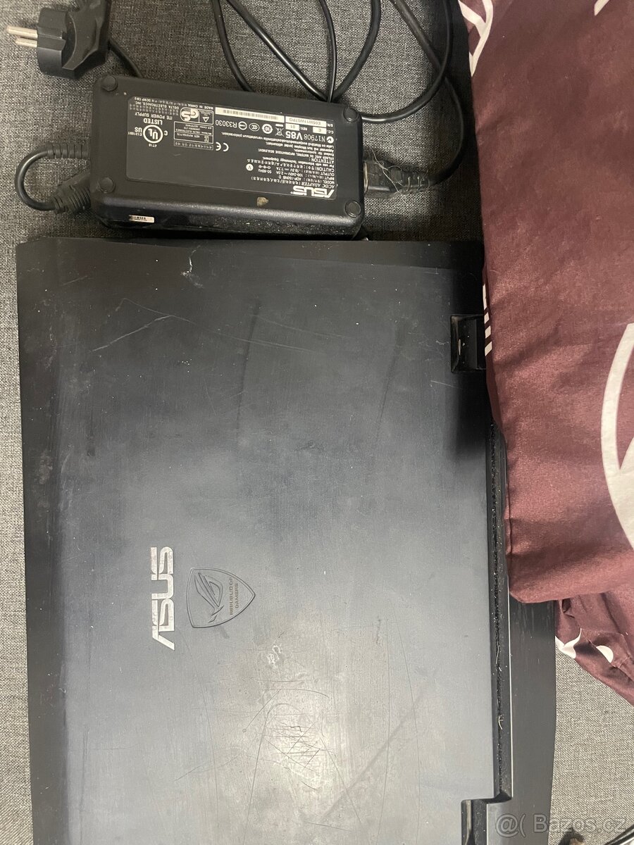 Asus ROG G73J — herní bestie s Radeon HD 587