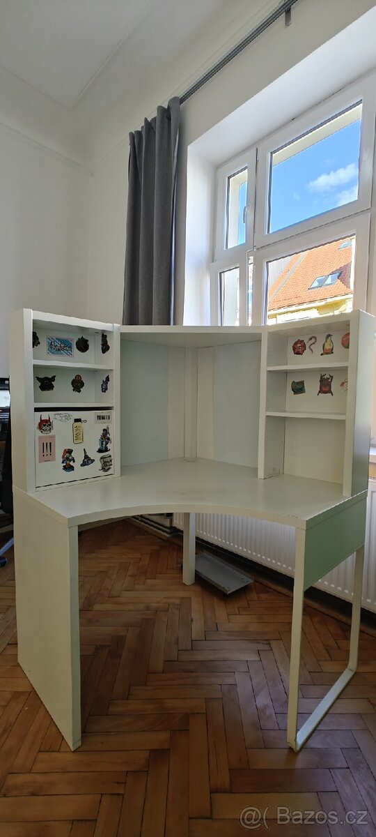 Prodám rohový prac.stůl IKEA MICKE 100x100 cm, bílý