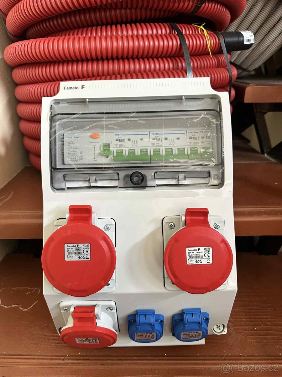 Zásuvková skříň FAMATEL 3x400V 2x230V