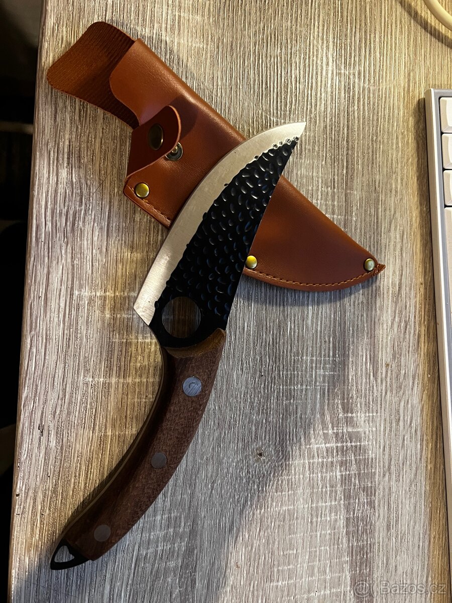 Kovaný kuchyňský nůž sekáček