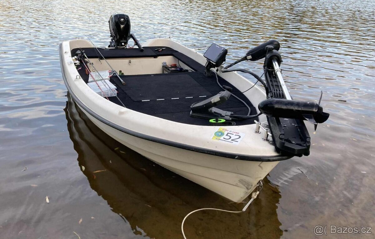 Loď na ryby / rekreaci