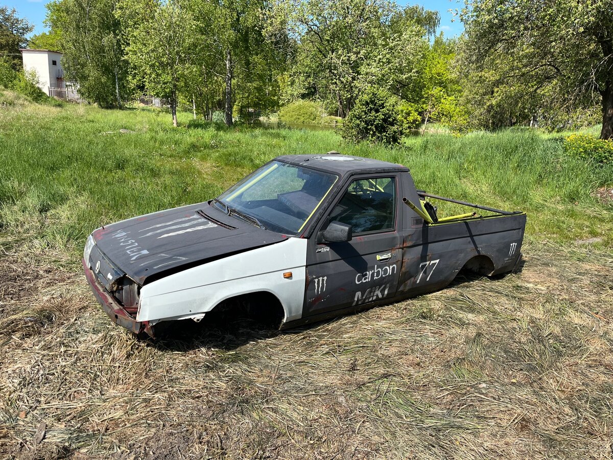 Škoda favorit kastle s rámem