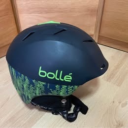 Lyžařská či i snowboardová helma Bollé