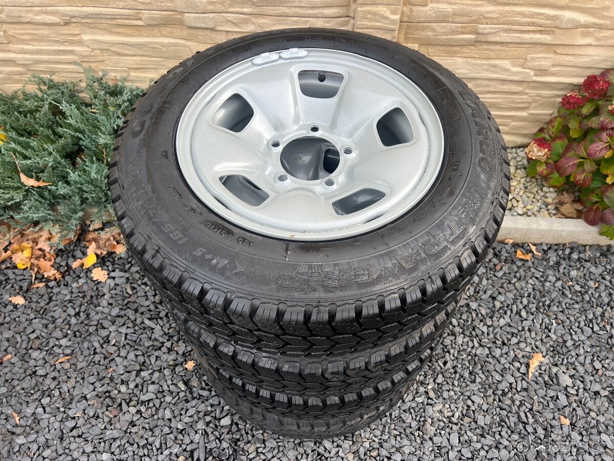 5x139,7 ZIMNÍ PNEU 185/75/ R16C -KRÁSNÝ-STAV-