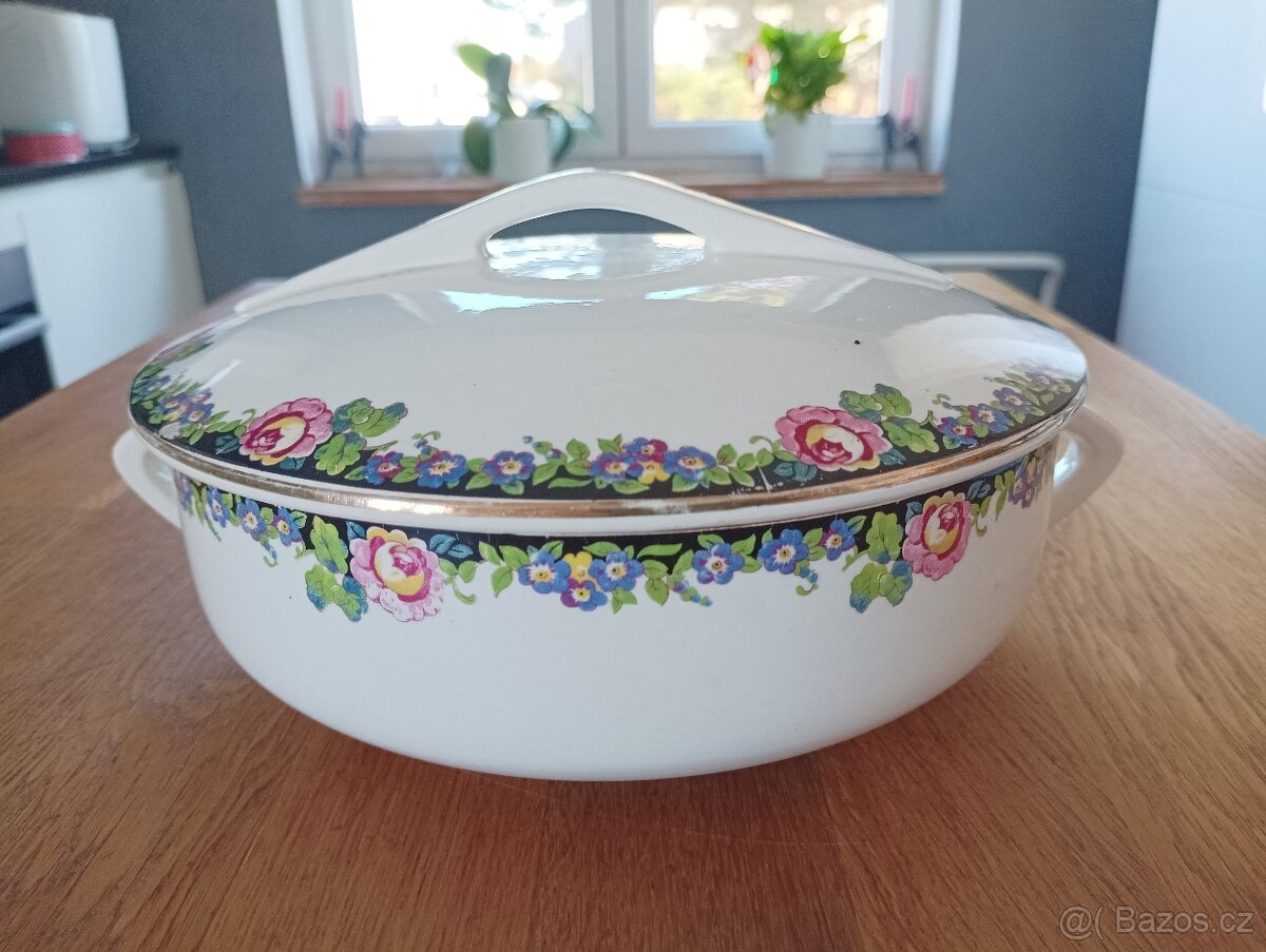 ART DECO PORCELÁNOVÁ TERINA