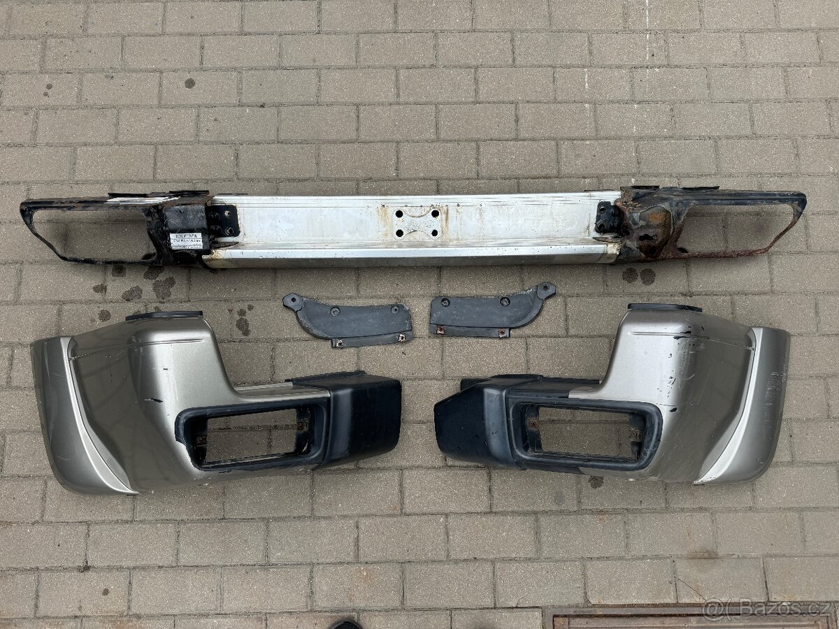 Nissan Patrol Y61 Plastové lemy , zadní nárazník , výztuha