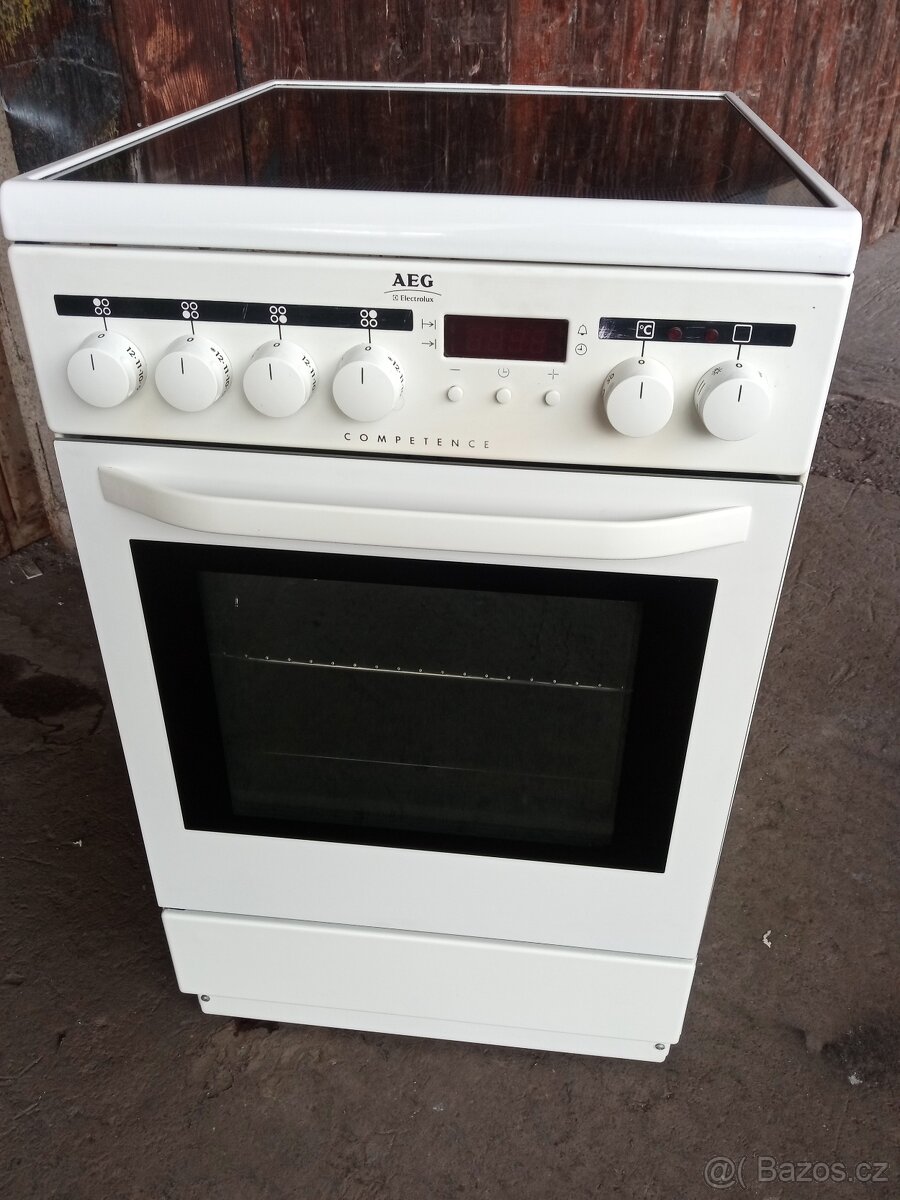 Elektrický sklokeramický sporák AEG