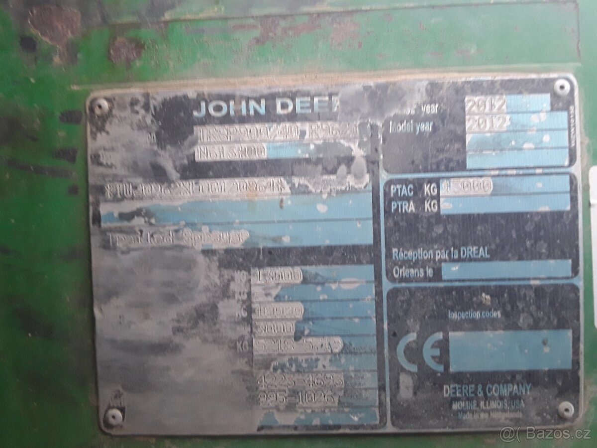 Tažený postřikovač John Deere