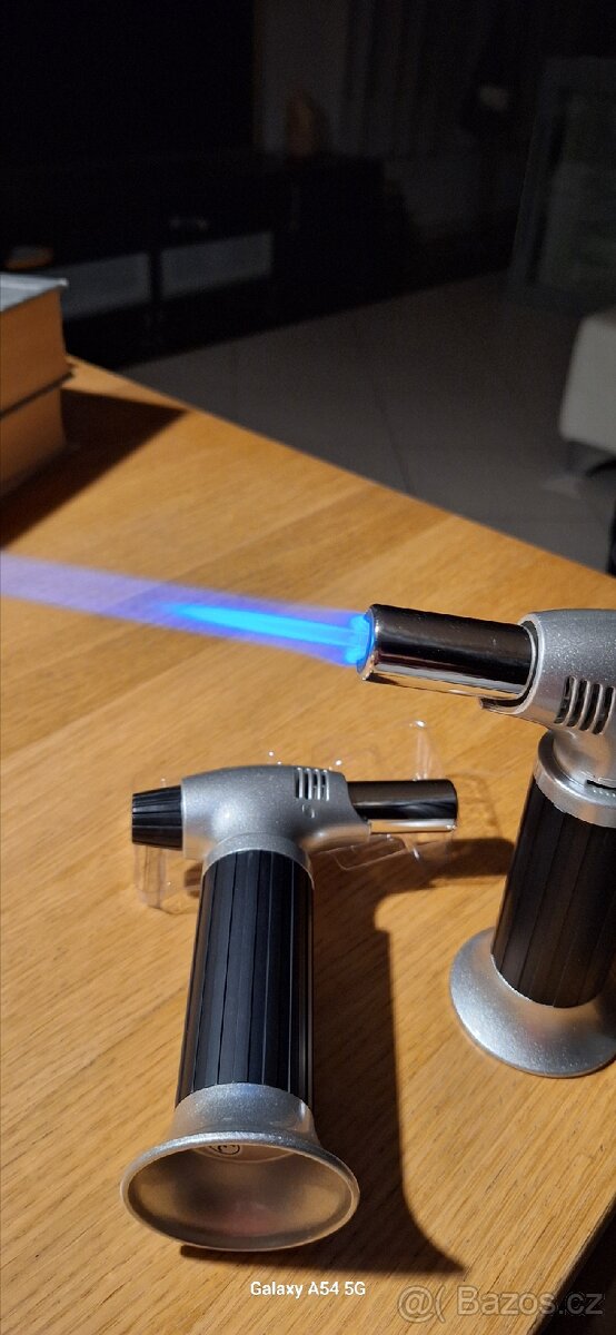 Plynový hořák na Creme Brulée....