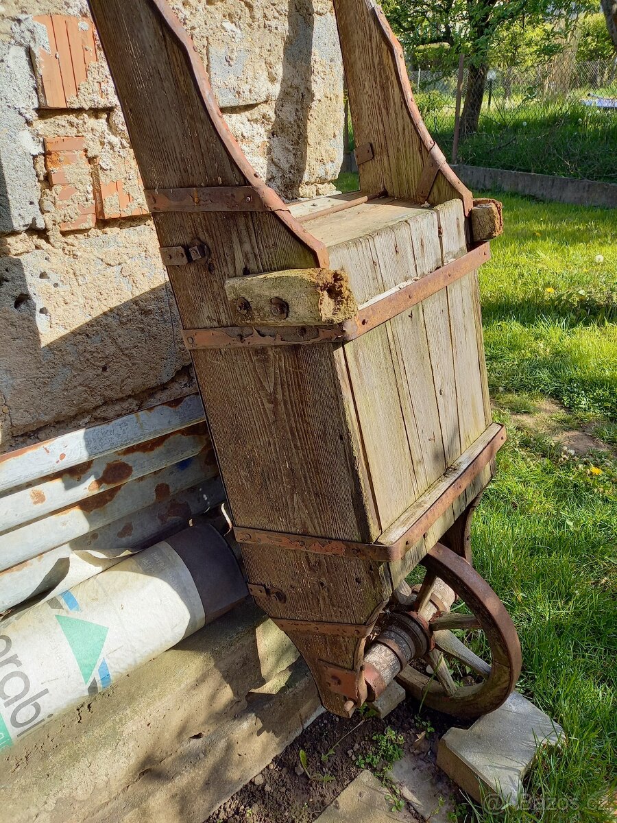 Staré dřevěné kolečko
