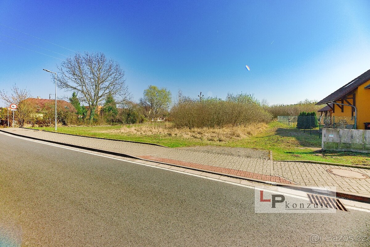 Újezd u Sezemic, zasíťovaný stavební pozemek 875 m²