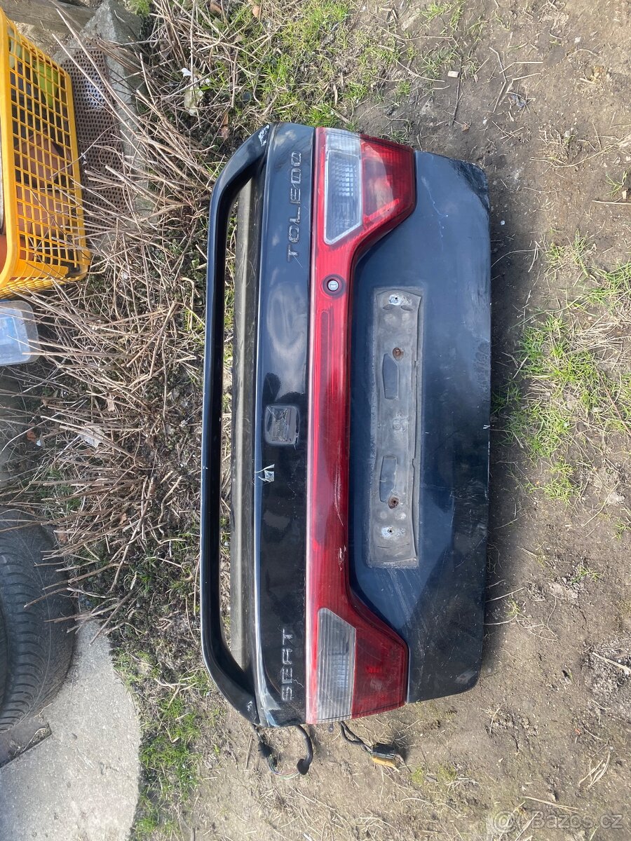 Víko kufru seat Toledo