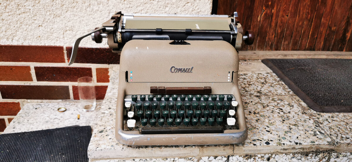 Psací stroj Consul