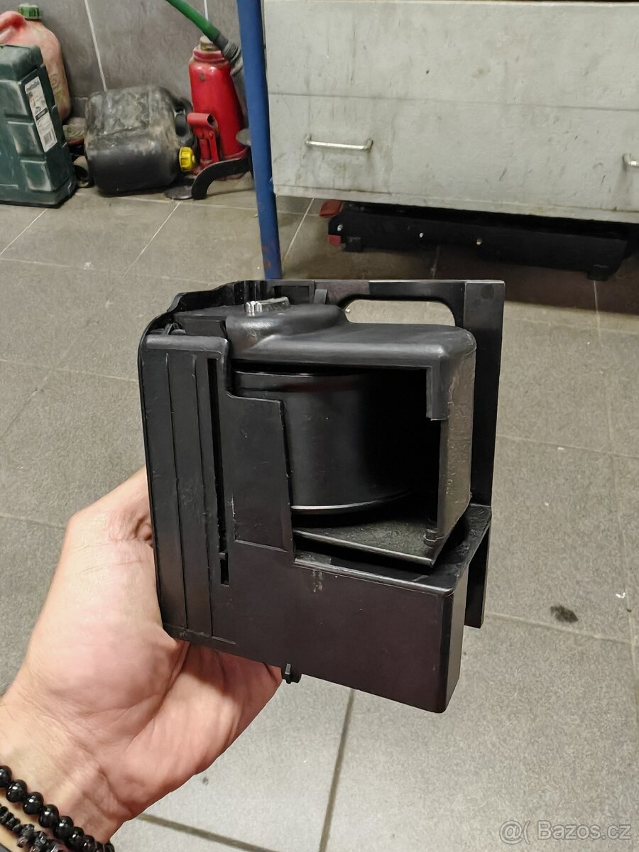 Držák nápojů w211/w219