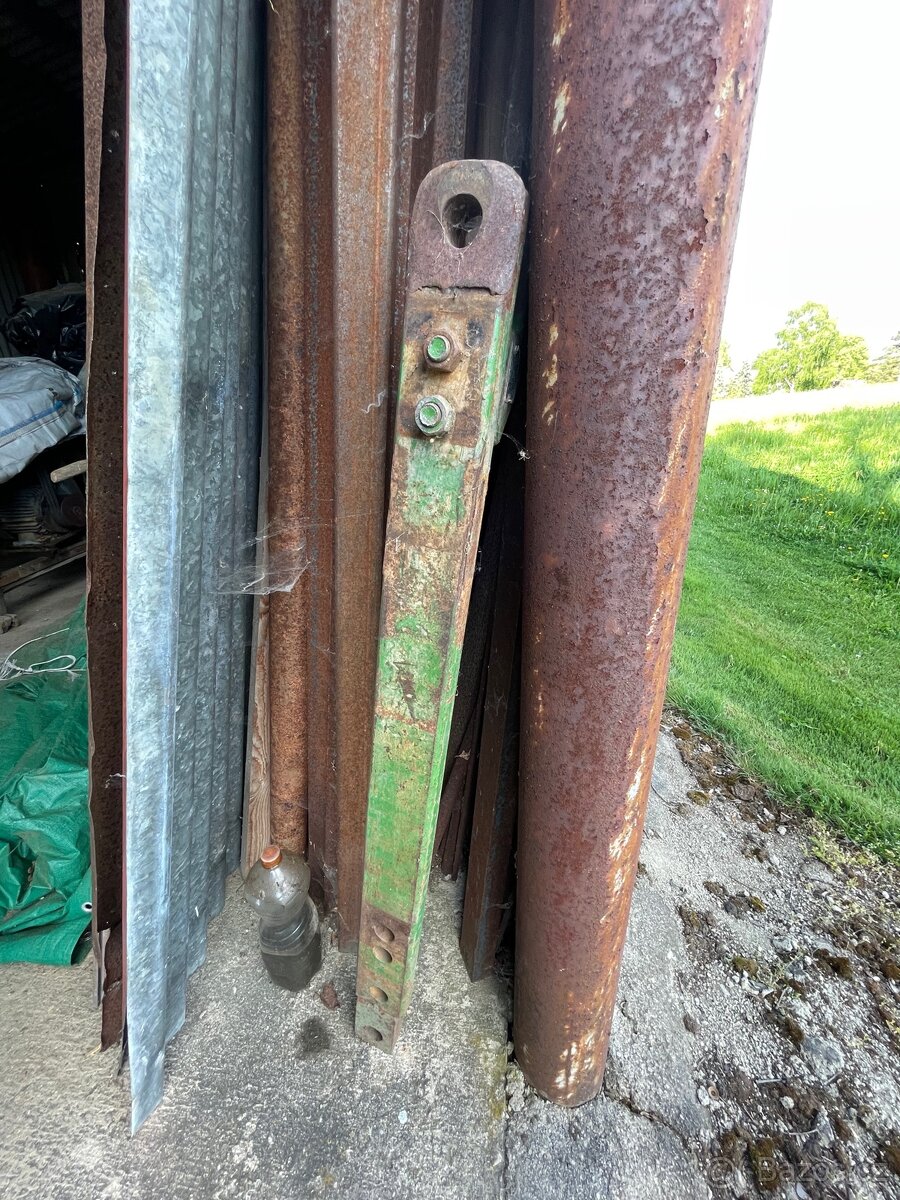 Spodní lišta na John Deere