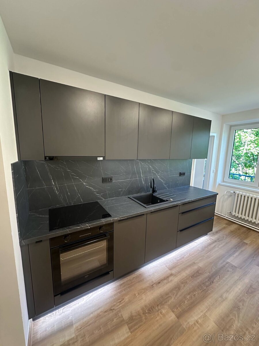 MODERNÍ NOVĚ ZREKONSTRUOVANÝ 2+1 BYT | UHERSKÉ HRADIŠTĚ