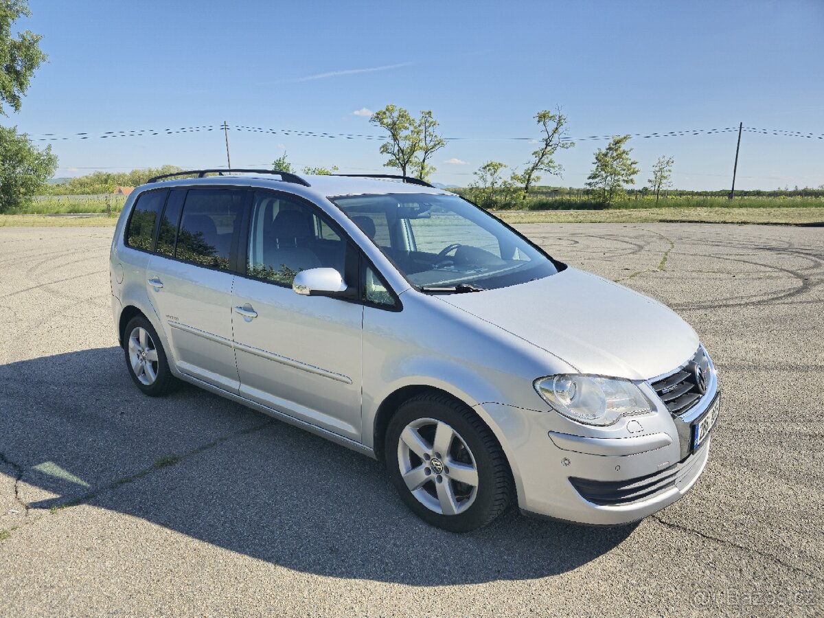 Volkswagen Touran 7 míst