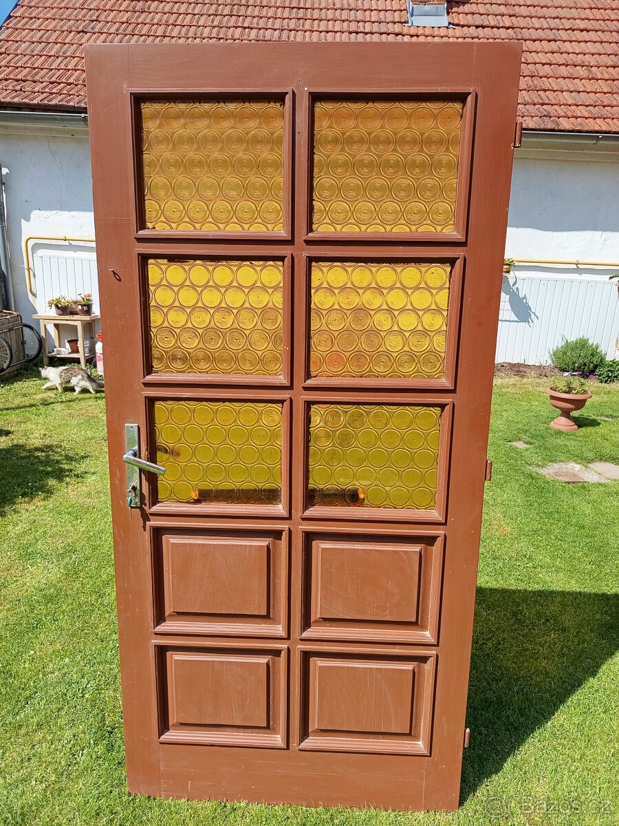Vchodové dveře- masiv