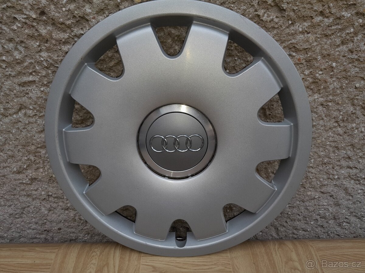 Audi poklice 15" 4B0601147 na plechová kola.