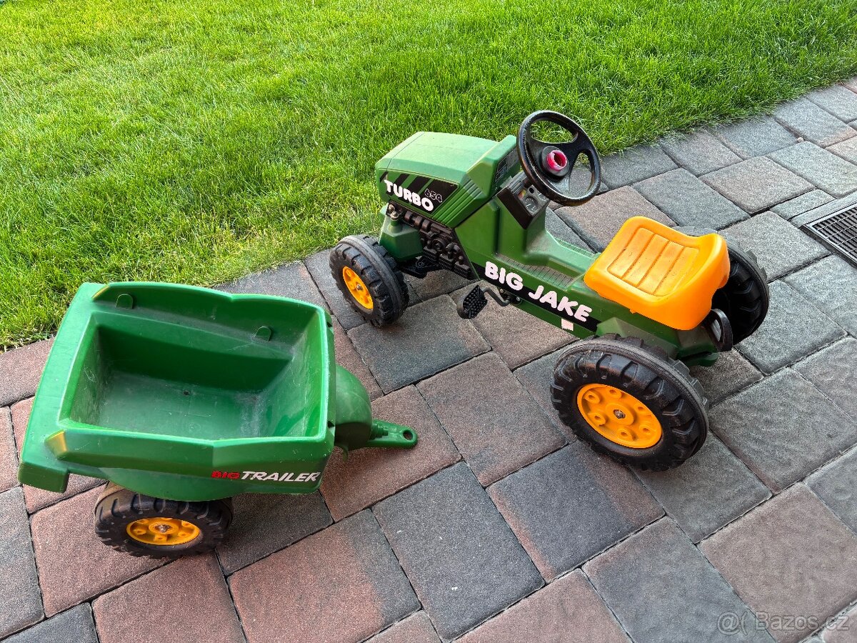 Šlapací traktor