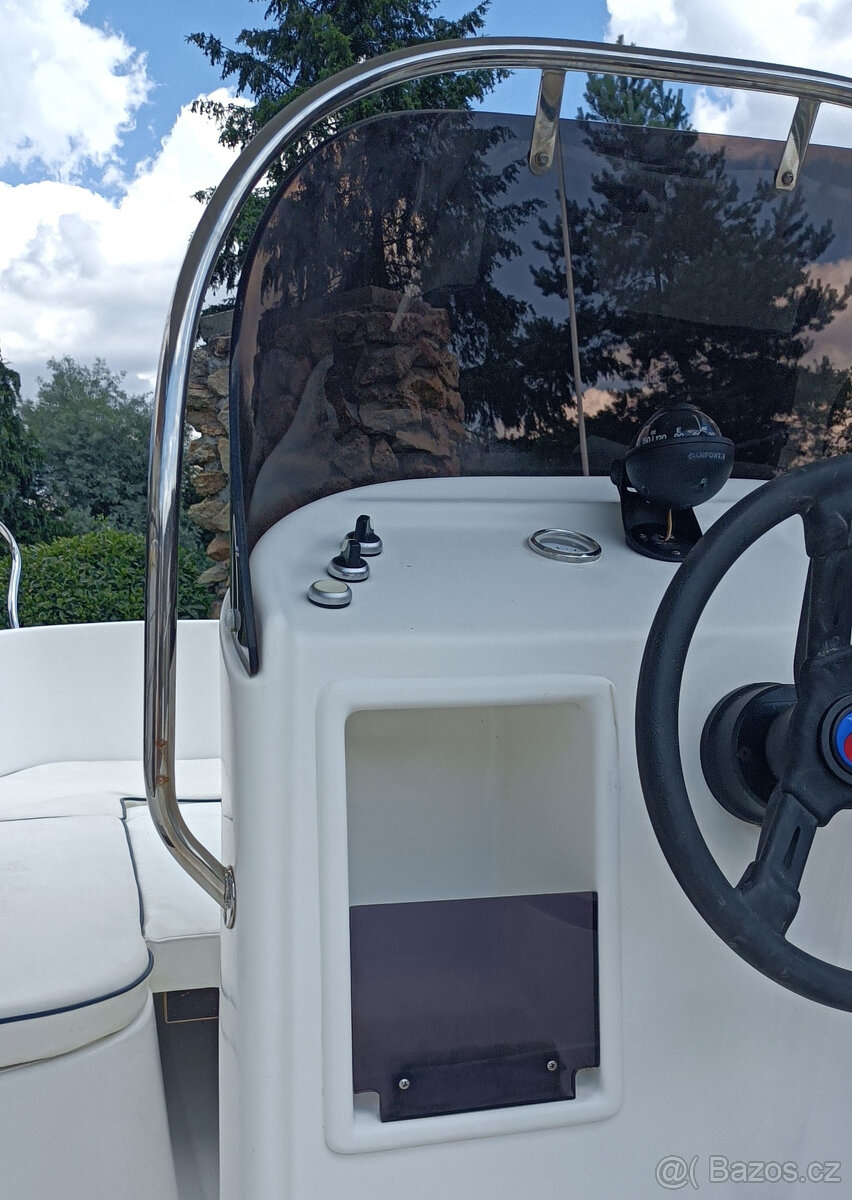 Motorový člun Delphin 430 Open