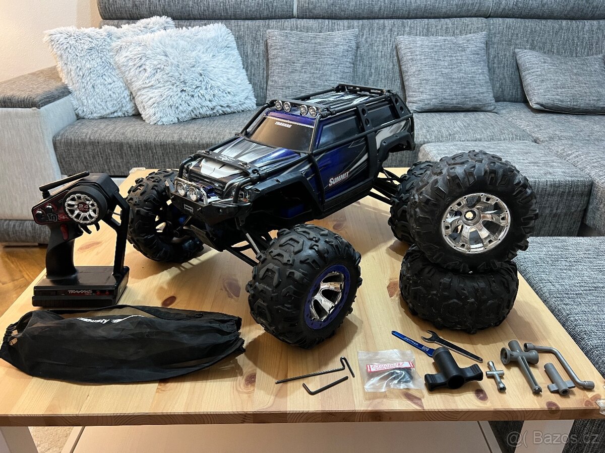 Traxxas Summit 1:8 Modrý TITAN 775