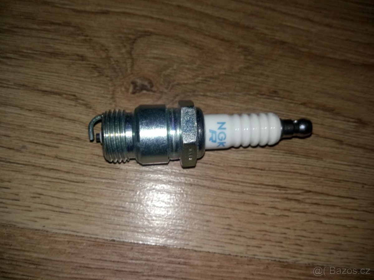 Zapalovací svíčky NGK APR6FS