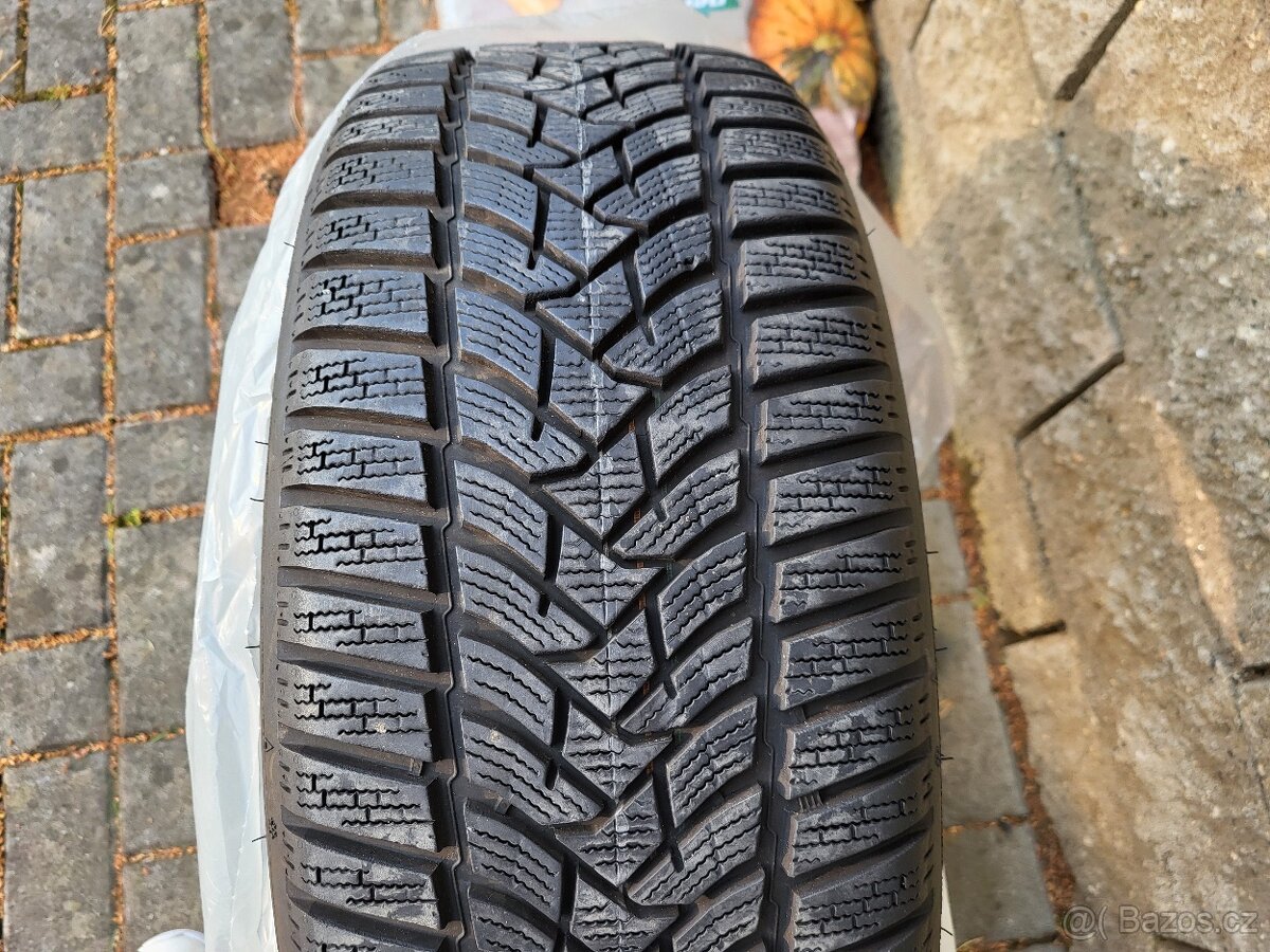 215/45/18 93V Zimní Dunlop Wintersport 5 8mm 4323