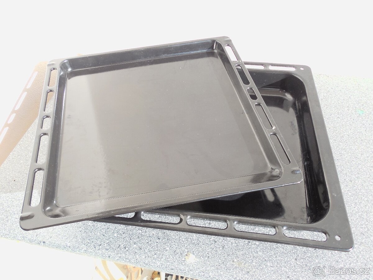 plechy na pečení  2 kusy + rošt smalt.