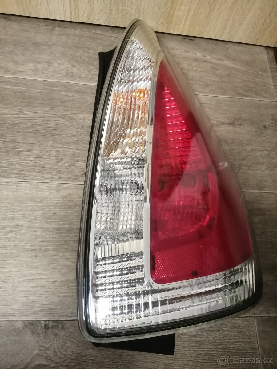 MAZDA 5  - PRAVÁ ZADNÍ LAMPA
