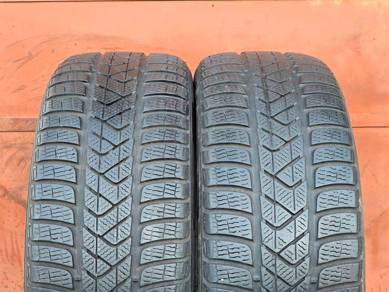 Zimní Pirelli 225/45/19