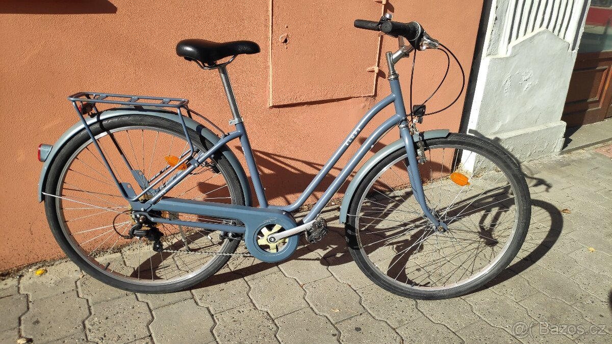 Modré městské kolo od Decathlon