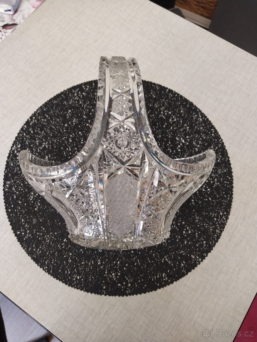 Křišťálový broušený koš