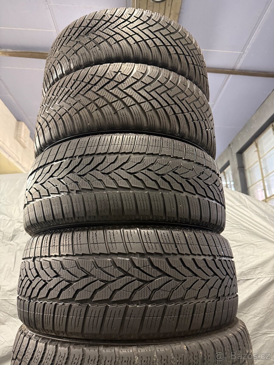 prodám zimní 205/65/16C Semperit