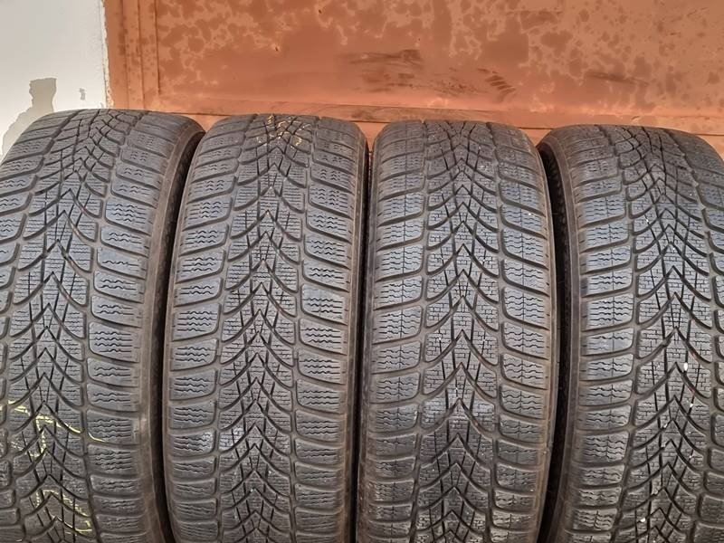 Zimní Dunlop 205/45/17 XL