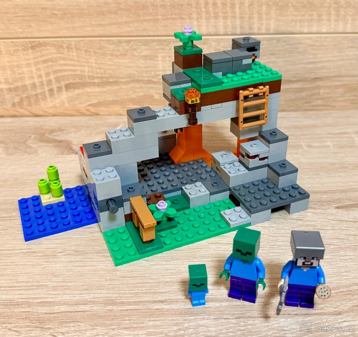 Lego Minecraft 21141 Jeskyně se zombie