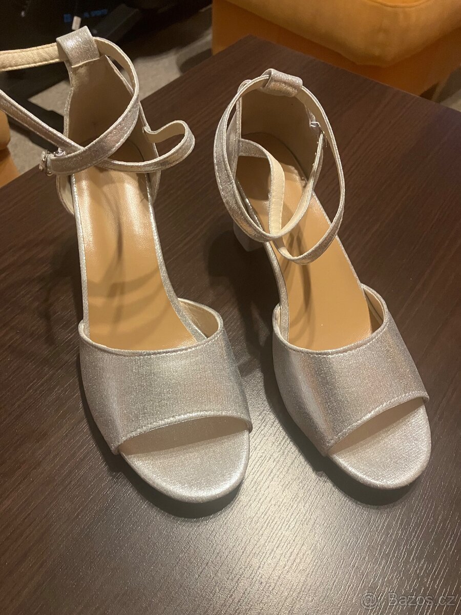 Nové dámské společenské boty, stélka cca 26,8 cm