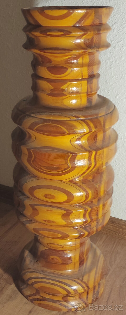 Velká dřevěná segmentová retro váza.