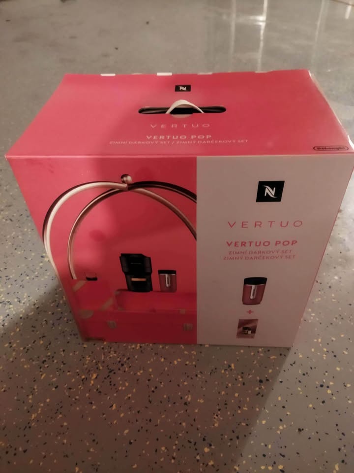 Nespresso venturo kávovar + hrnek